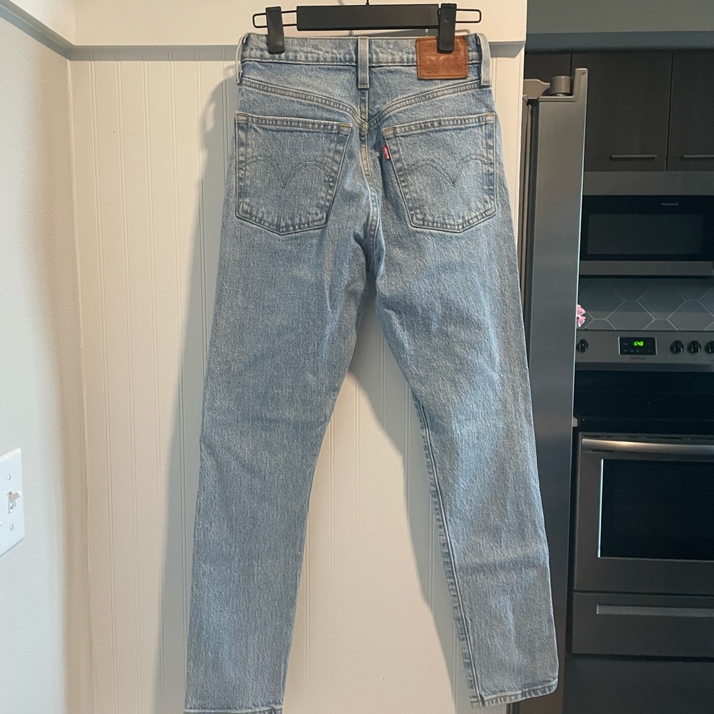 Light wash Levi’s